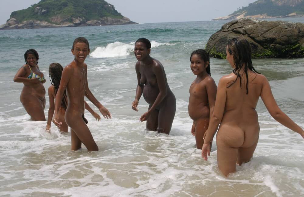 Brazils Endless Water Fun pics - Naturism and nudism