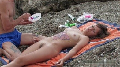 Naked body art on the beach Full HD video - Naturism and nudism