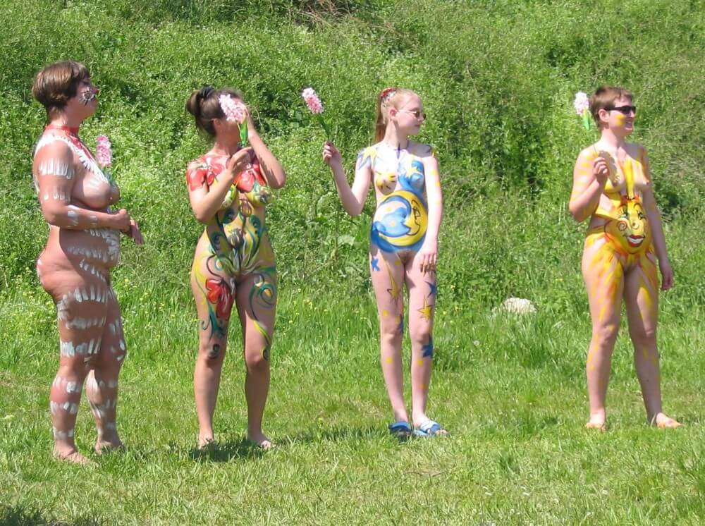 Family String-Apple Game Pics - Naturism and nudism