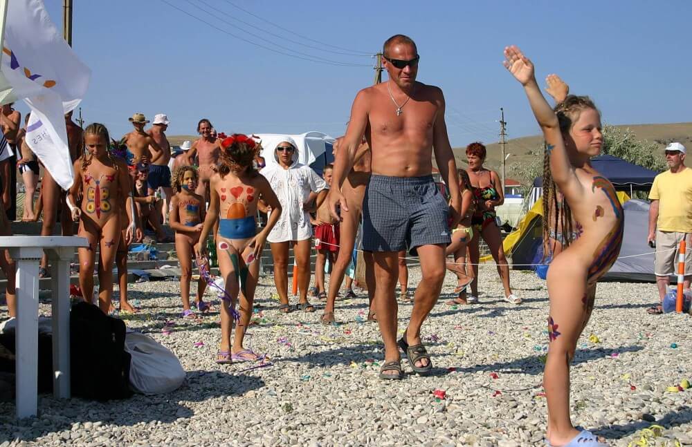Beach Time Talent Show pics - Naturism and nudism