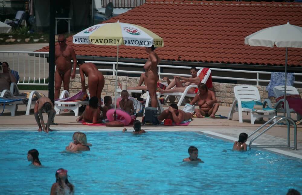 Naturist Pool Observation pics - Naturism and nudism