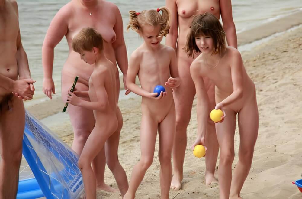 Lezero family games big gallery - Naturism and nudism