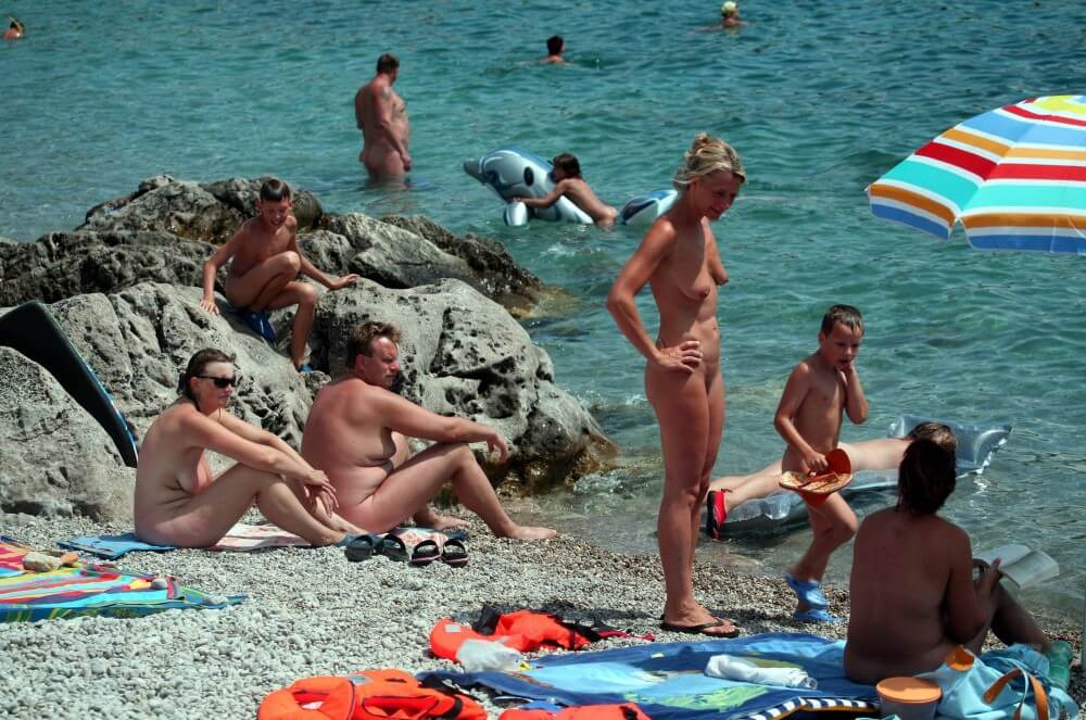Rock Side Family Camping pics - Naturism and nudism
