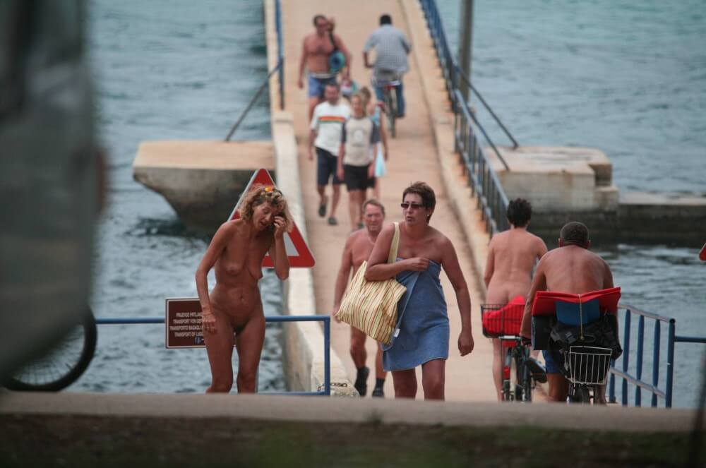 Crete FKK Bridge Crossing photos - Naturism and nudism