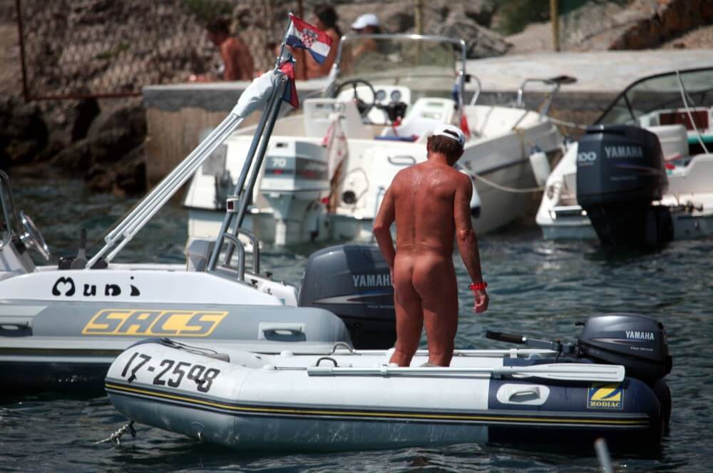 Boating and Floater Waters pics - Naturism and nudism