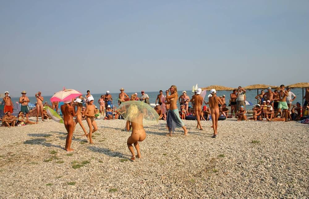 Ribbon and Umbrella Dance pics - Naturism and nudism