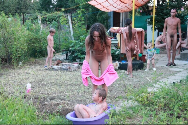 Green barrel of fun-grassy fields of gold photos - Naturism and nudism