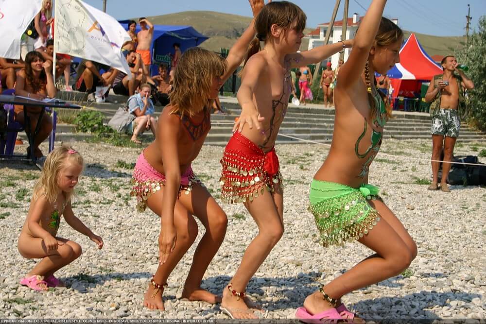 Festival and dancing photos - Naturism and nudism