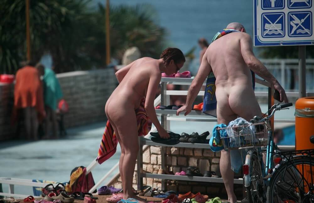 Pool Arrivals and Departures pics - Naturism and nudism