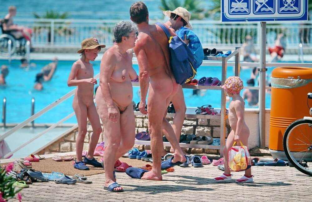 Family Poolside Grouping pics - Naturism and nudism