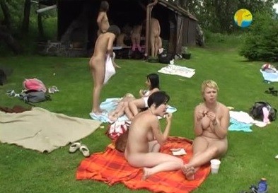 Naturist Freedom: Cottage Picnic - Naturism and nudism