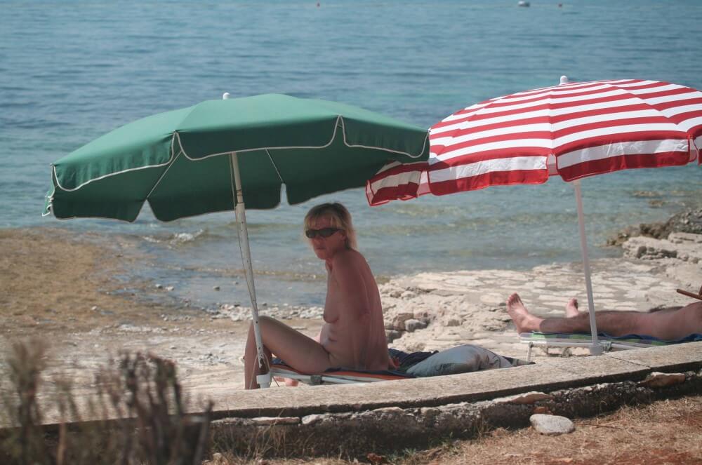 FKK Beachline Front pics - Naturism and nudism