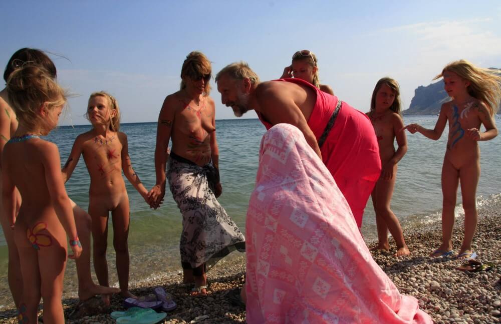 Water Drying Off pics - Naturism and nudism