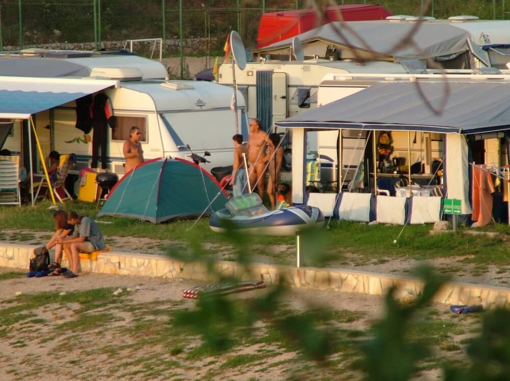 FKK Outdoor Shoreline pics - Naturism and nudism