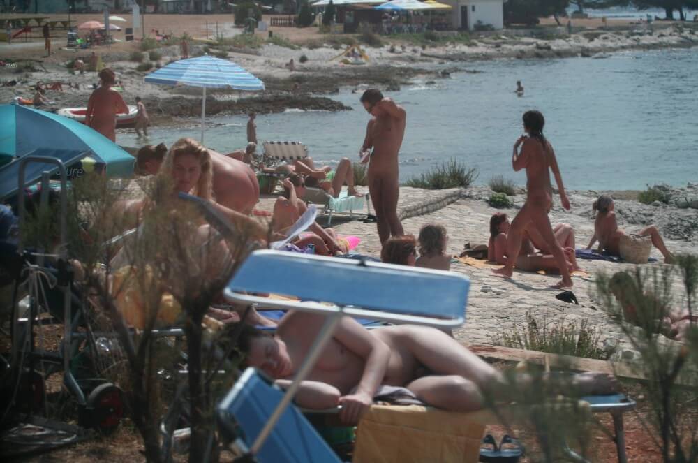 Nuda Beach Wide Outlook pics - Naturism and nudism
