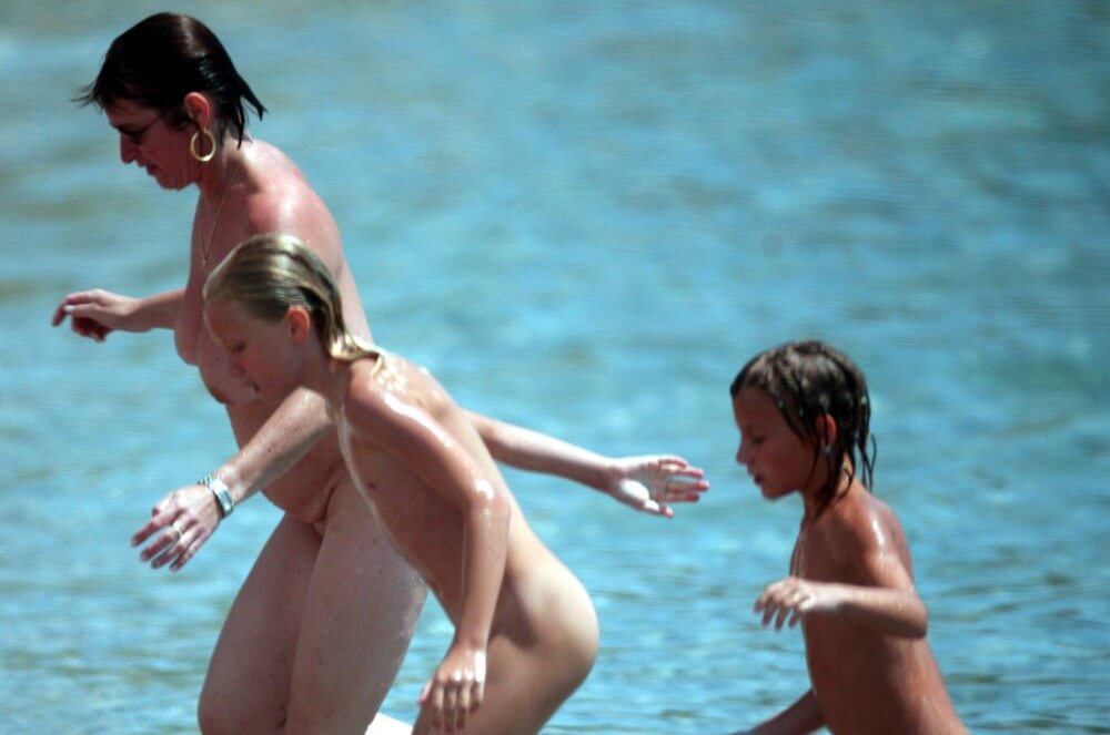 Running From the Waters pics - Naturism and nudism